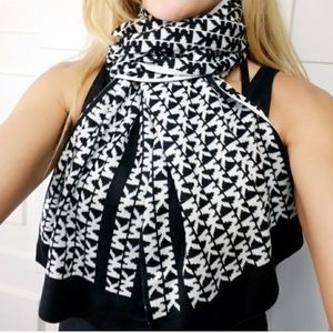 🛑 SOLD Michael Kors MK Scarf Black/White